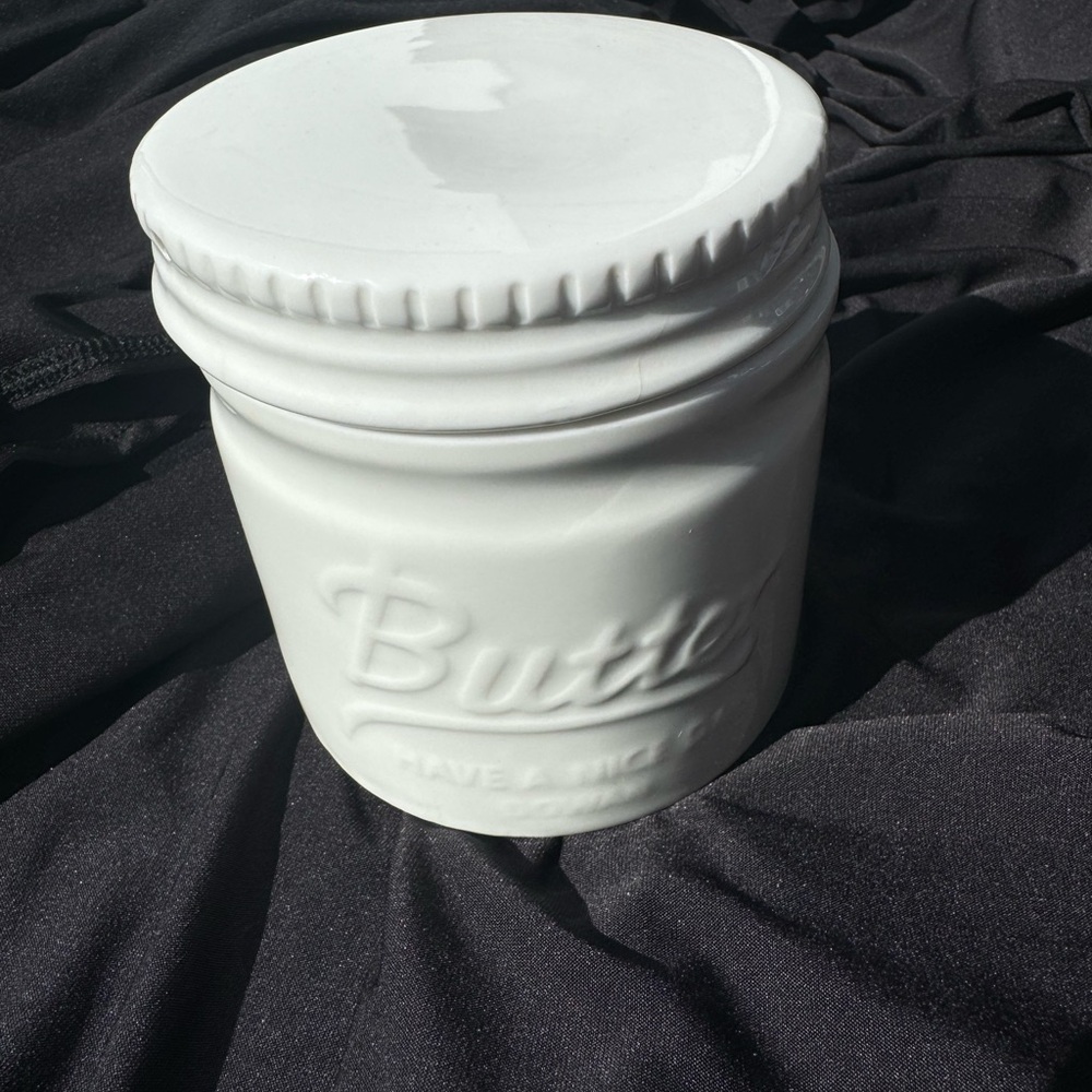 Dowan White Ceramic butter Jar dish keeper with Lid